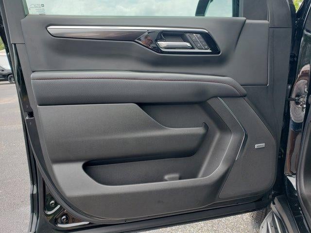 2025 Chevrolet Suburban RST