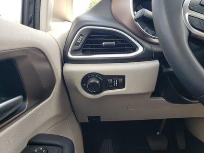 2024 Chrysler Voyager LX