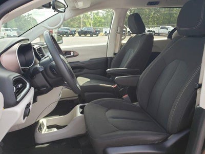 2024 Chrysler Voyager LX