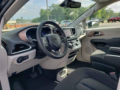 2024 Chrysler Voyager LX