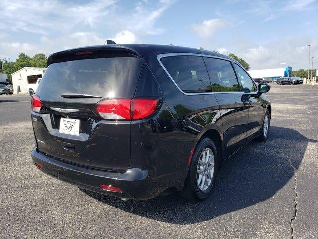 2024 Chrysler Voyager LX
