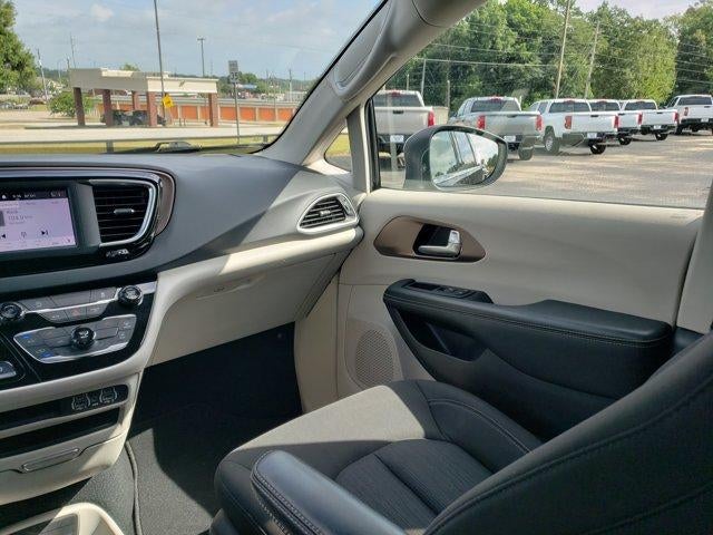 2024 Chrysler Voyager LX