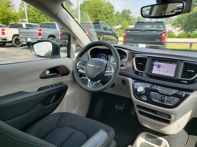 2024 Chrysler Voyager LX